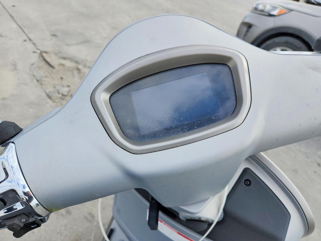 2023 Vespa GTS/SEI Giorni 300