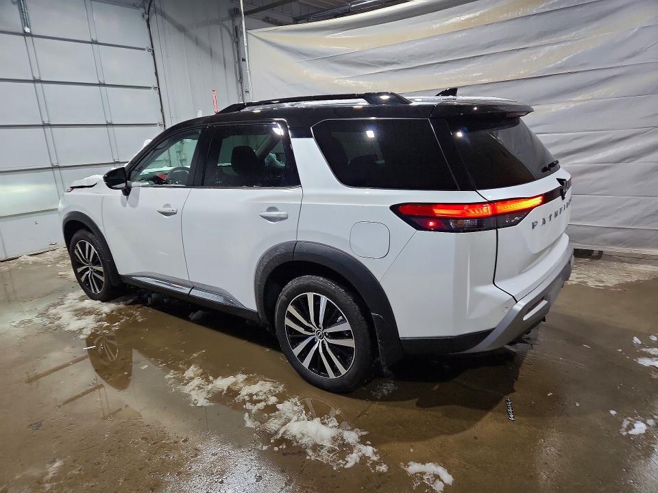 2025 Nissan Pathfinder Platinum