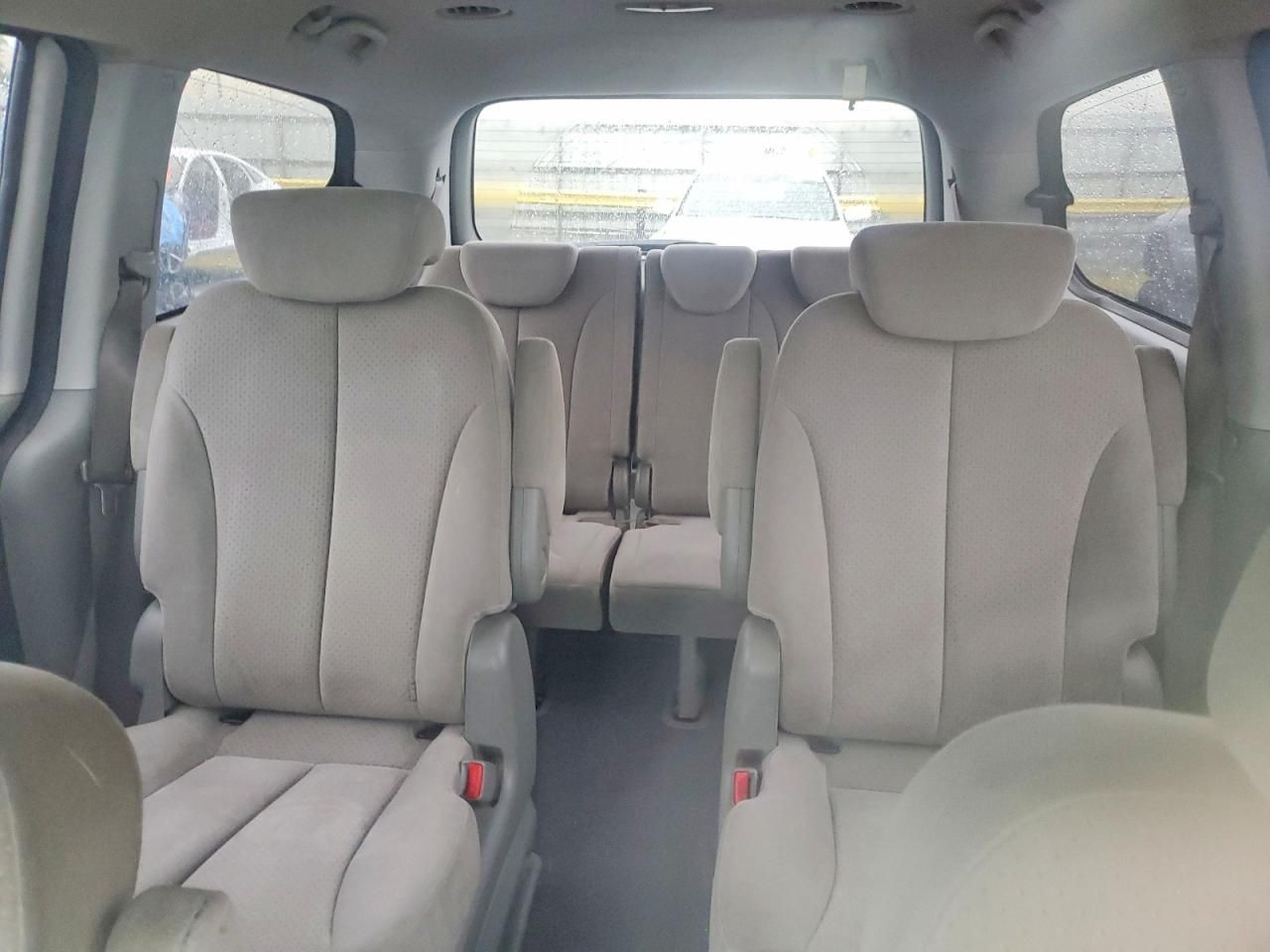 2008 Hyundai Entourage gls