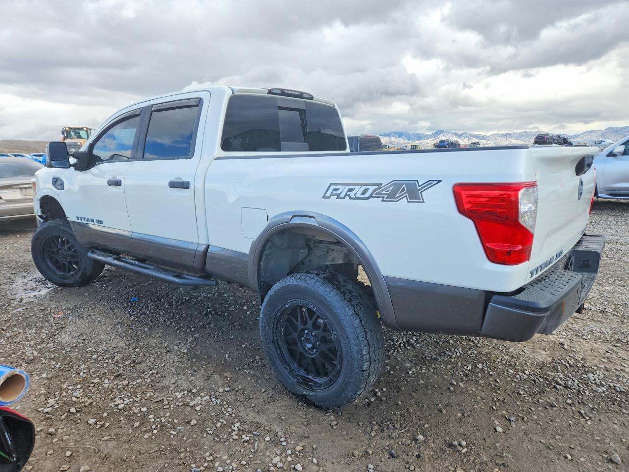 2016 Niss Titan xd