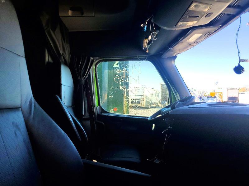 2023 Freightliner Cascadia 126