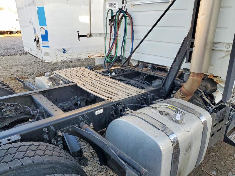 2020 Volv O VNR Semi Truck