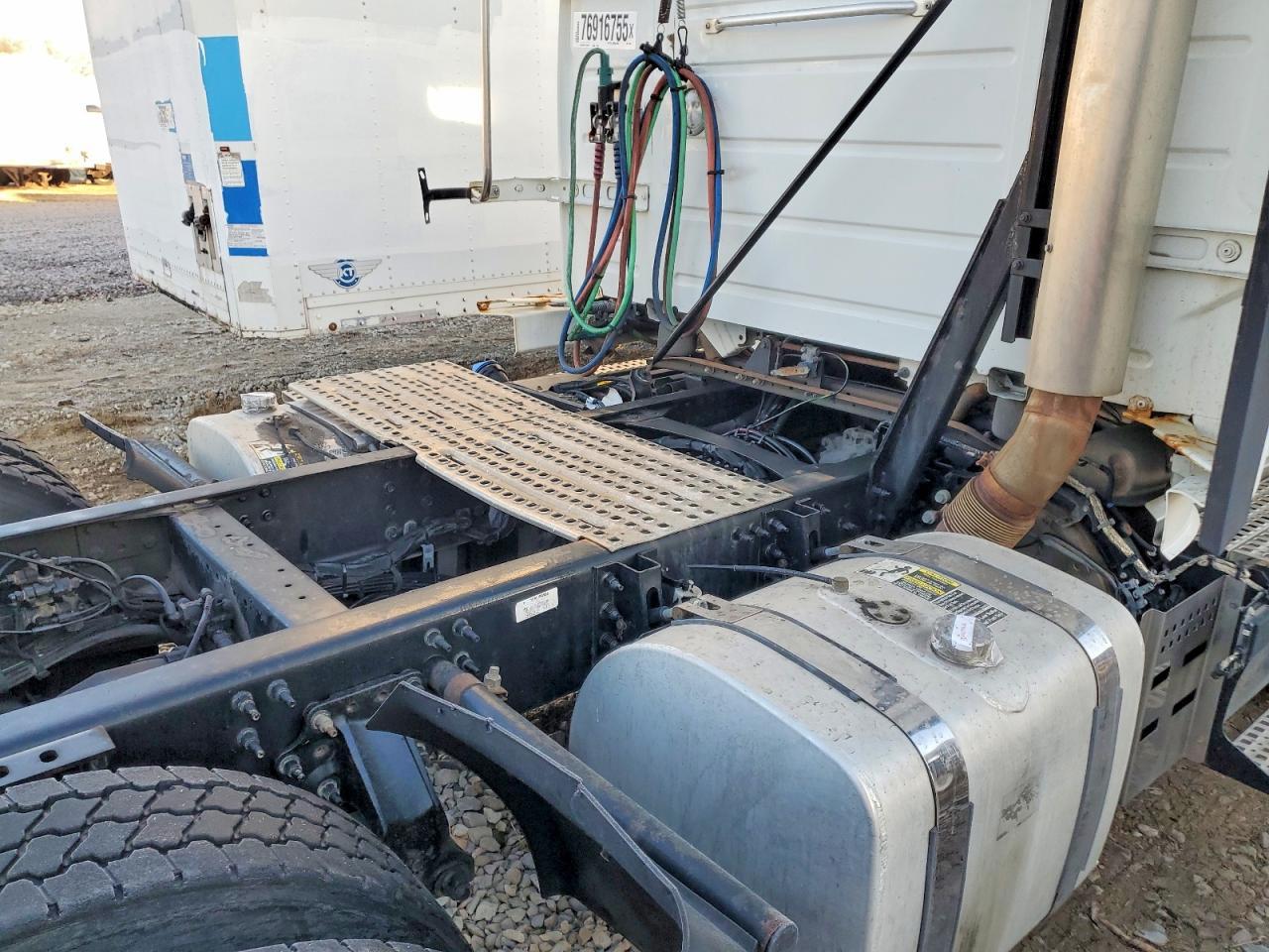 2020 Volv O VNR Semi Truck