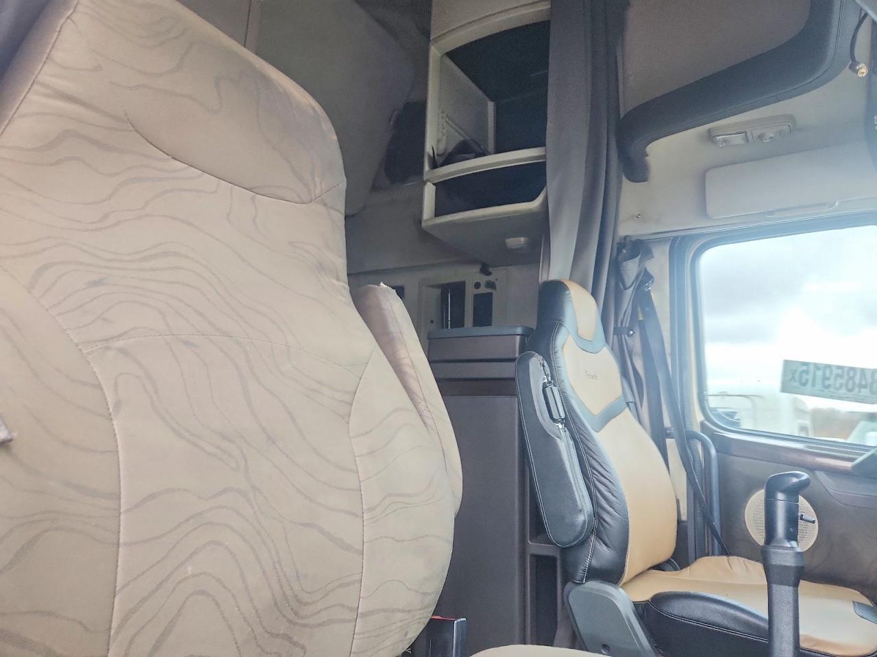 2015 Volvo VNL Semi Truck