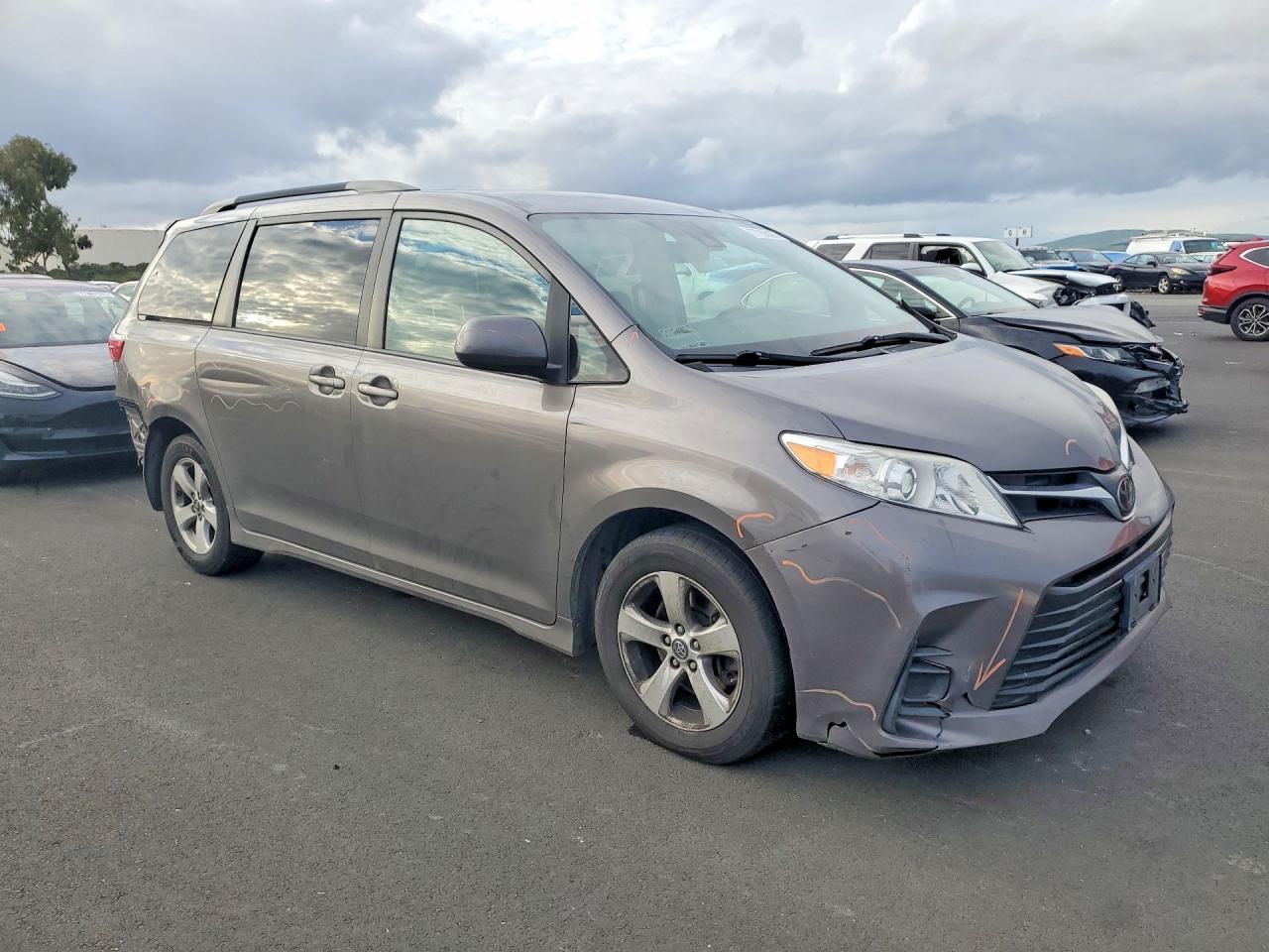2018 Toyota Sienna le
