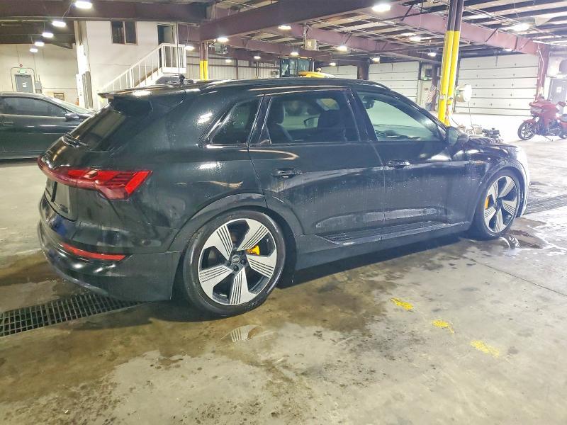 2022 Audi E-tron Premium Plus