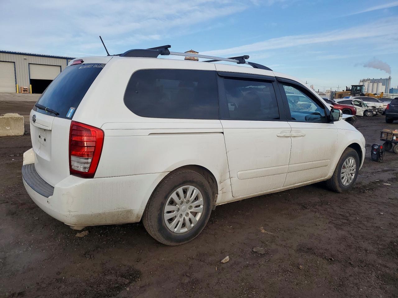 2011 KIA Sedona lx