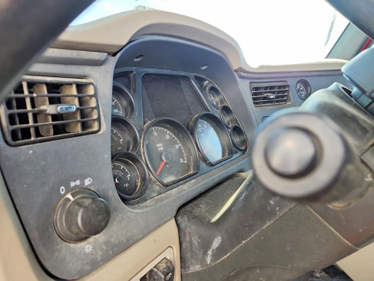 2018 Peterbilt 567 Semi Truck