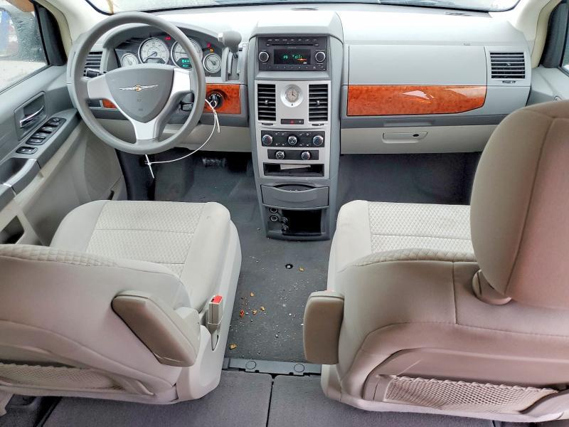 2009 Chrysler Town & Country lx