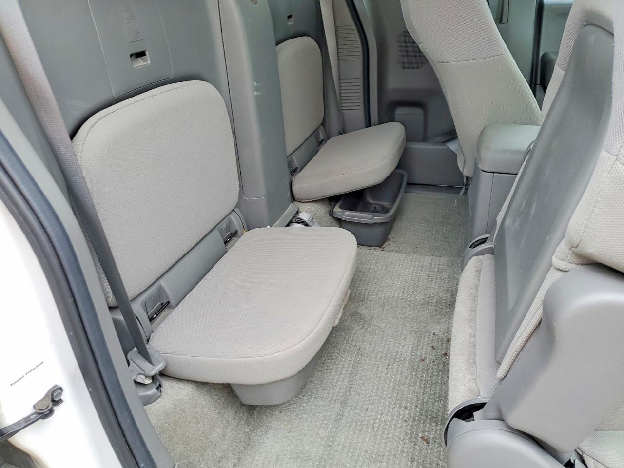 2012 Nissan Frontier s