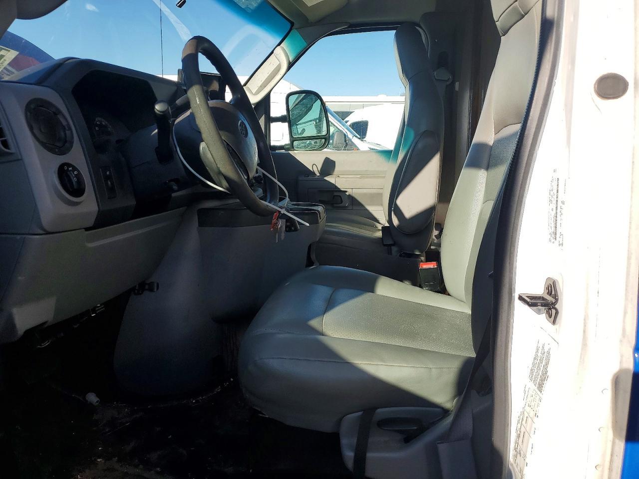 2019 Ford E350 BOX Truck