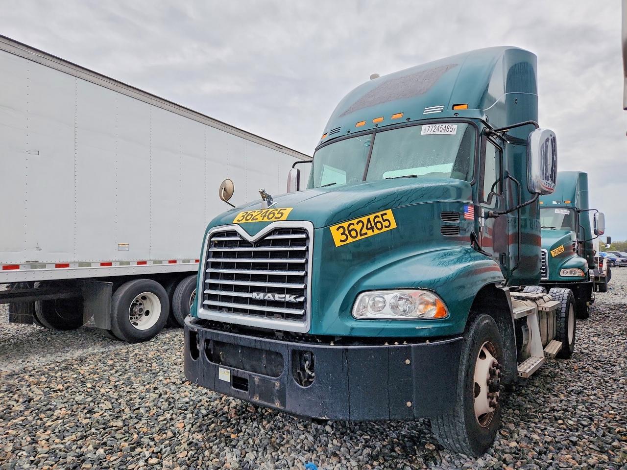 2017 Mack CX612 Semi Truck