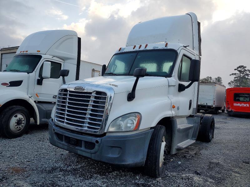 2016 Freightliner Cascadia 125 Semi Truck