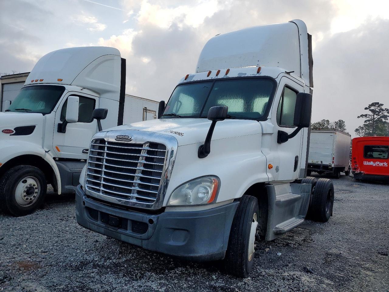 2016 Freightliner Cascadia 125 Semi Truck