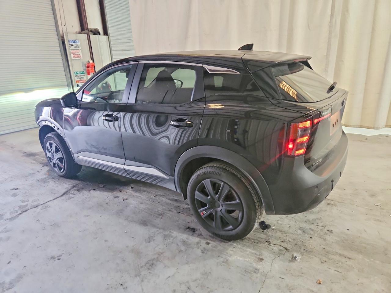 2025 Nissan Kicks sv