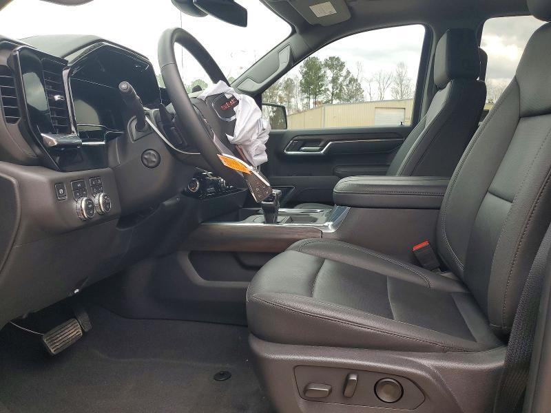 2025 GMC Sierra K1500 slt