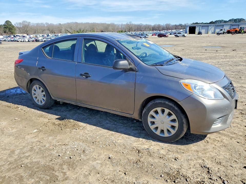 2013 Nissan Versa 1.6 s