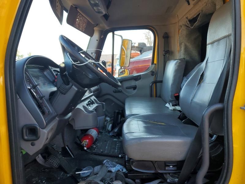 2019 Freightliner Business Class M2 BOX Truck