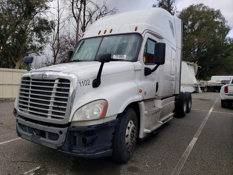 2016 Freightliner Cascadia 126 Semi Truck