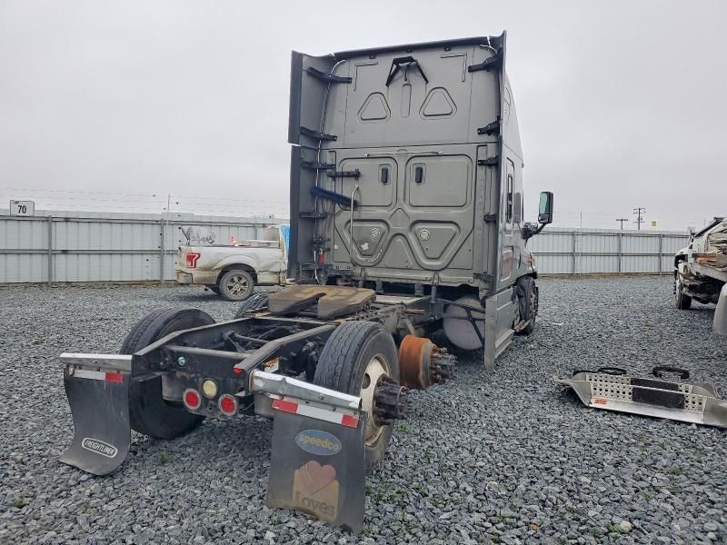 2018 Freightliner Cascadia 125 Semi Truck