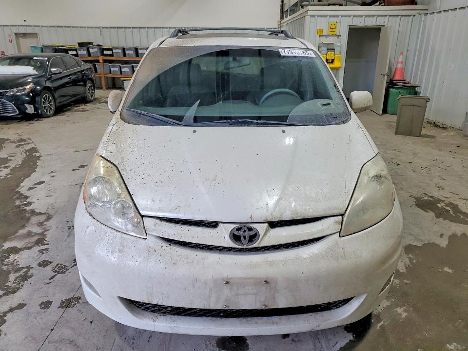 2010 Toyota Sienna xle