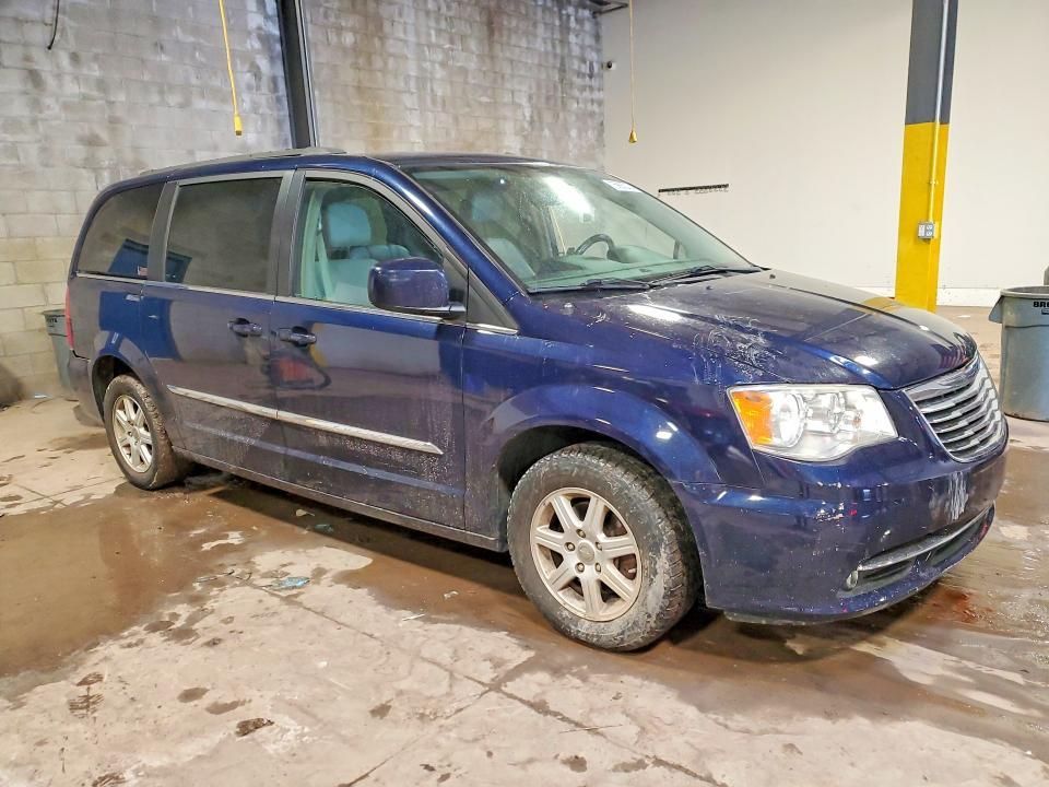 2013 Chrysler Town & Country Touring