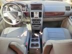 2010 Chrysler Town & Country lx