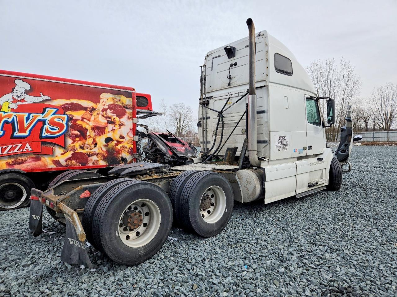 2013 Volvo VNL Semi Truck