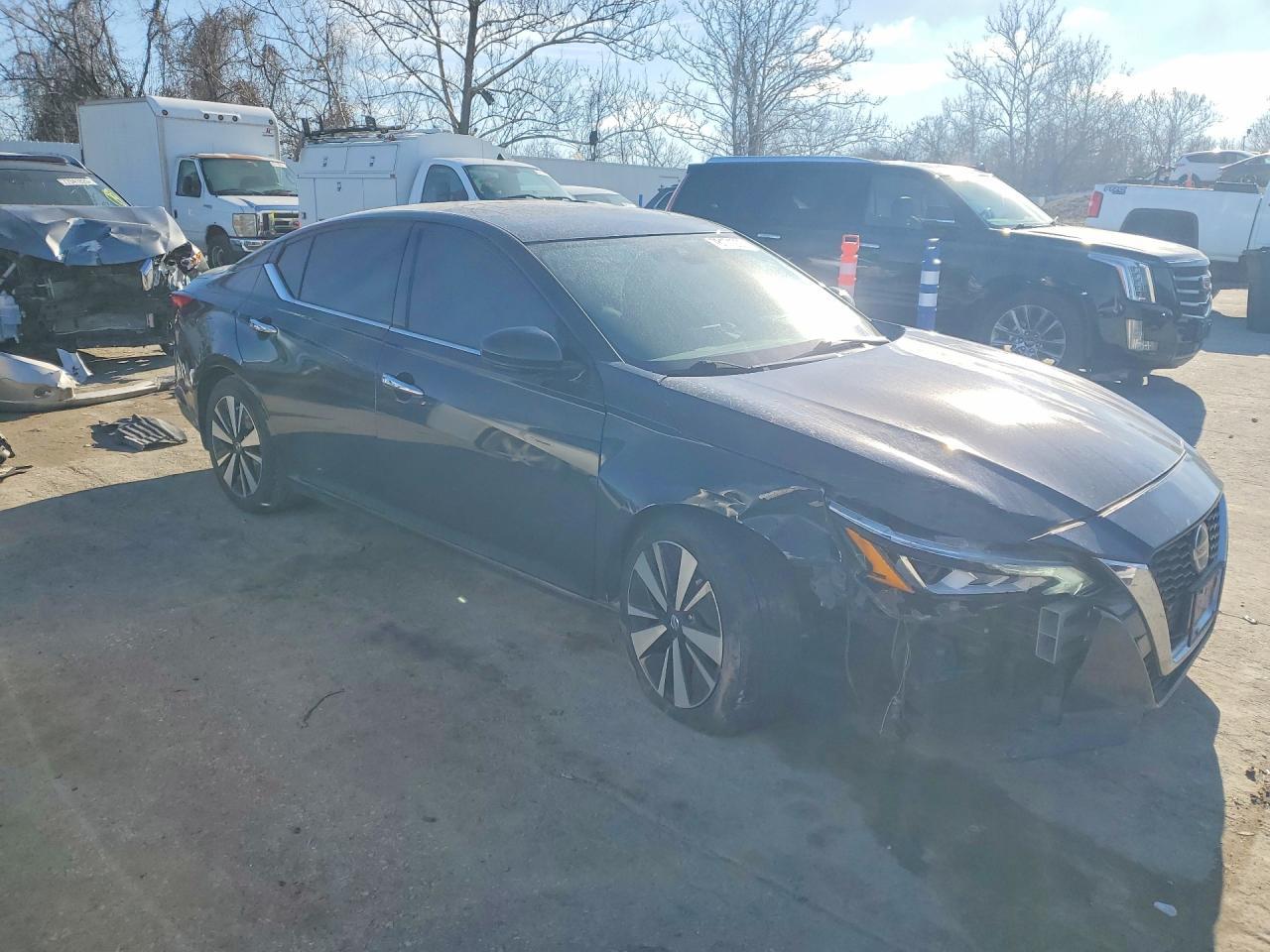 2020 Niss Altima