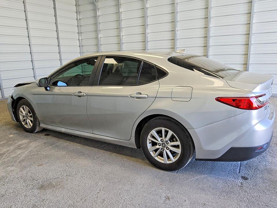 2025 Toyota Camry le