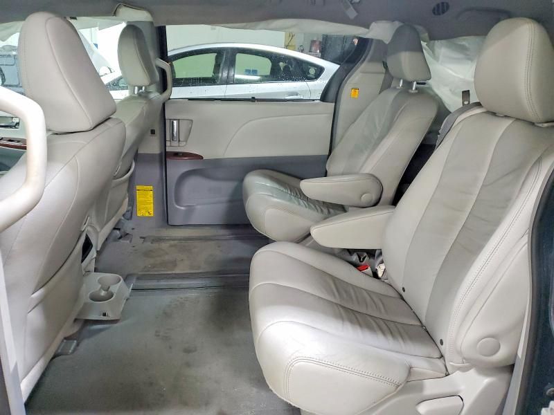 2012 Toyota Sienna xle