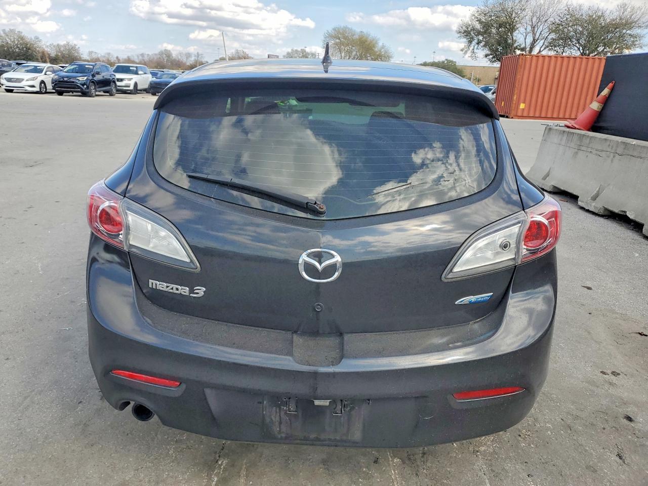 2013 Mazda 3 I