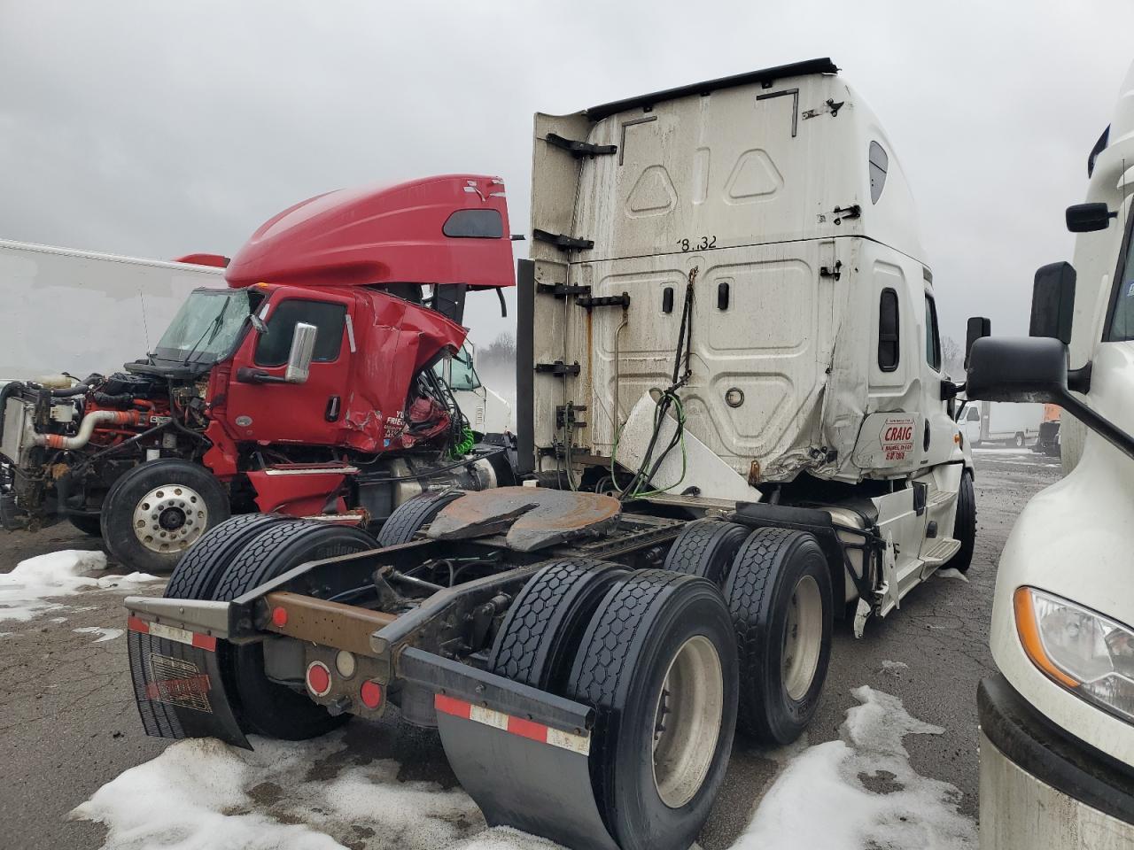 2018 Freigliner 2018 Freightliner Cascadia 125 Semi Truck