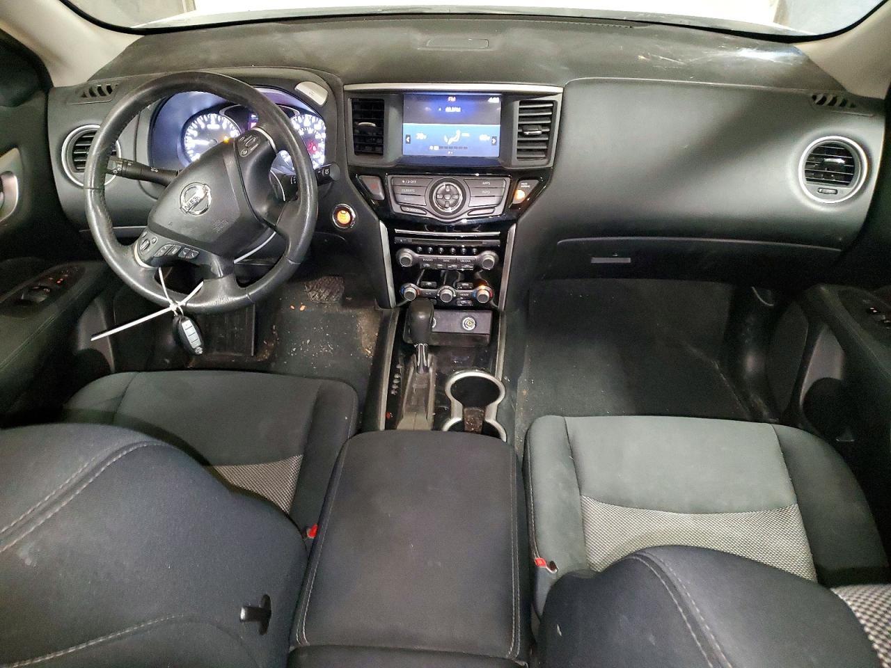 2017 Nissan Pathfinder sv