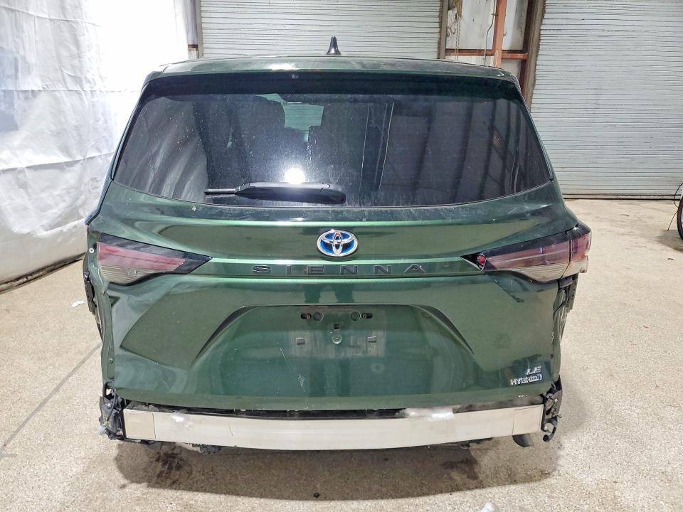 2023 Toyota Sienna le 8-passenger