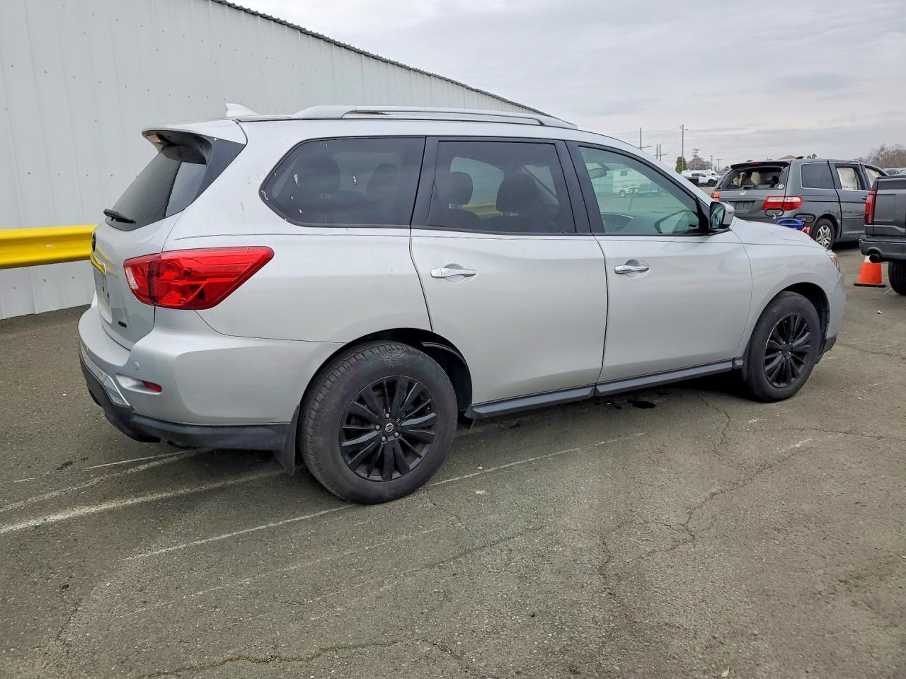 2019 Nissan Pathfinder s
