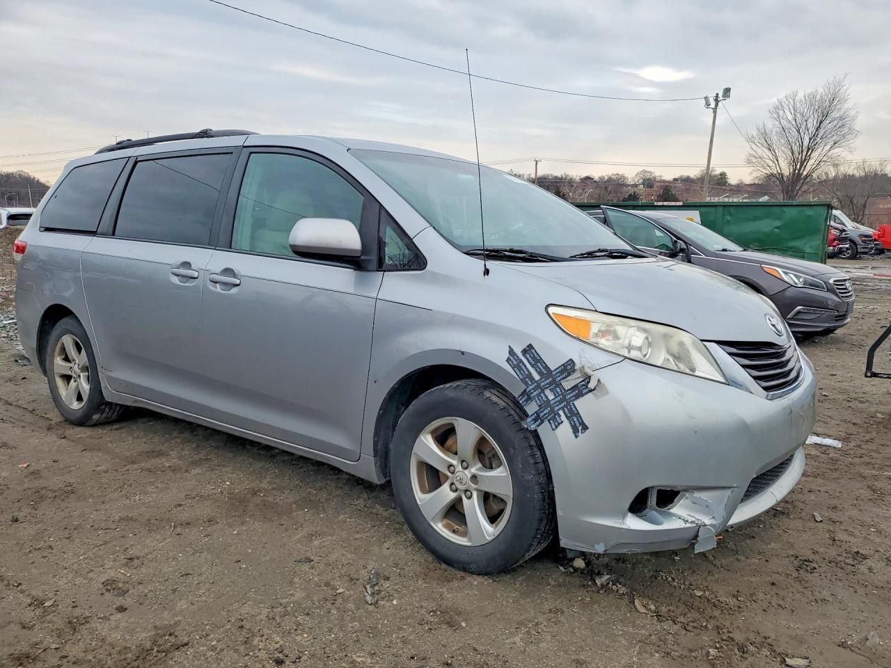 2012 Toyota Sienna le 8-passenger