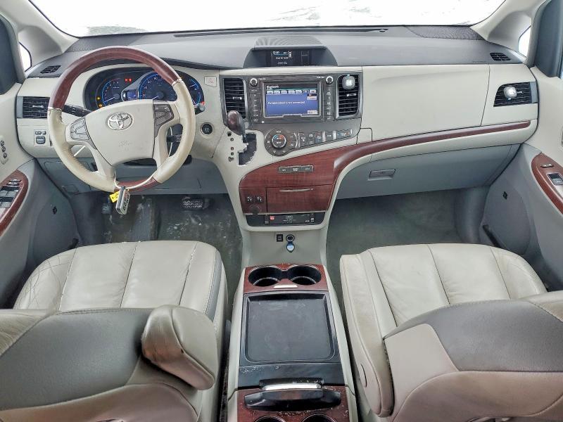 2011 Toyota Sienna xle