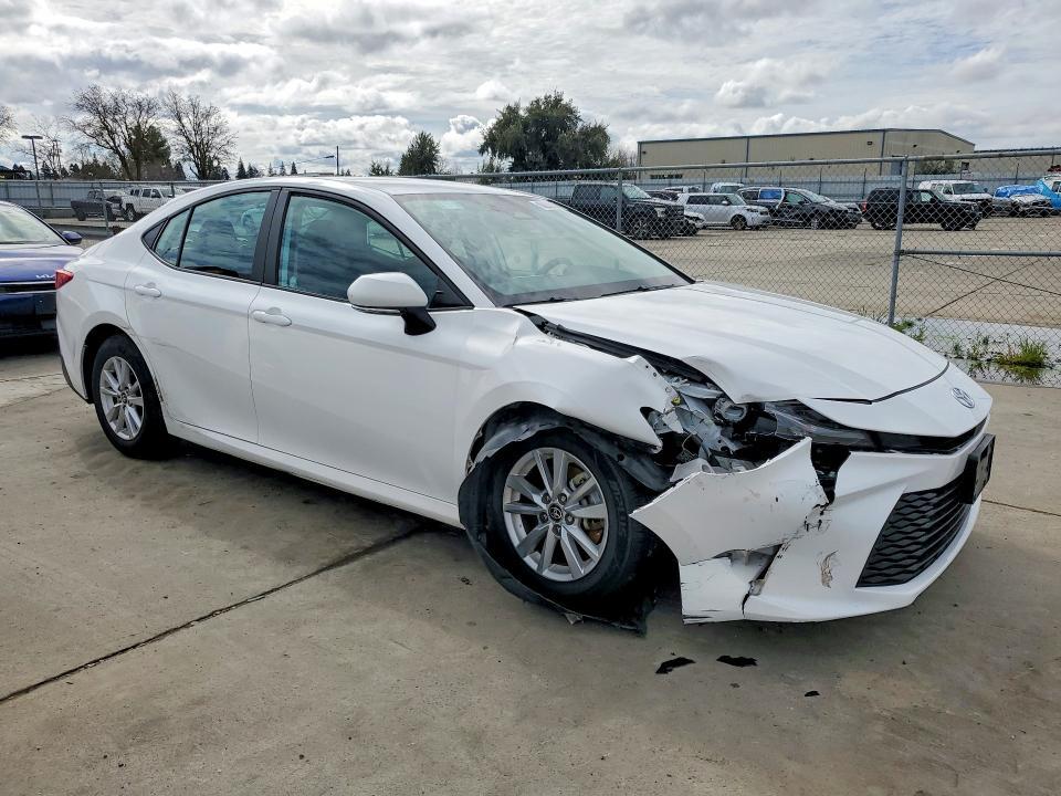 2025 Toyota Camry le