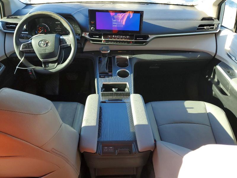 2025 Toyota Sienna xle 8-passenger