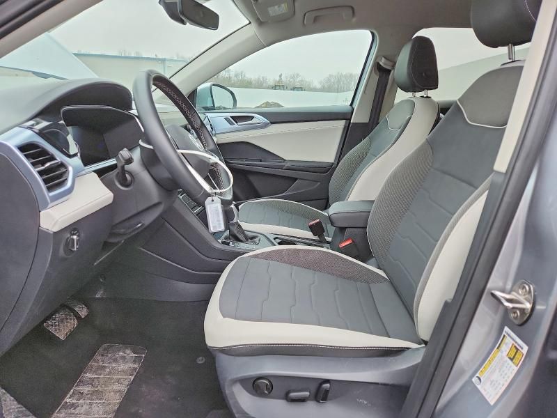 2025 Volkswagen Taos se