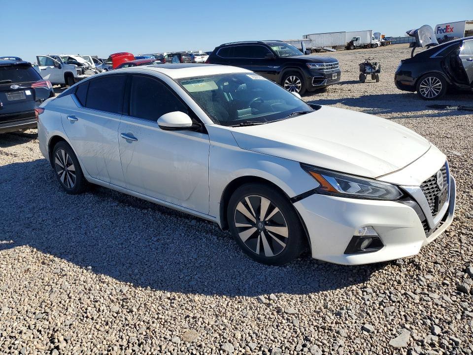 2019 Niss Altima 2.5 sv