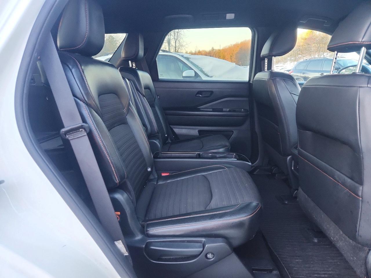 2023 Nissan Pathfinder sv