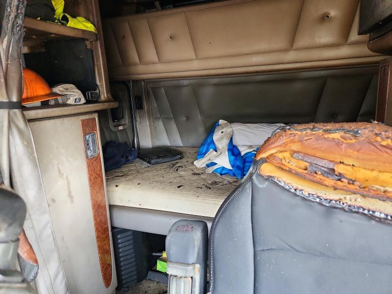 2004 Peterbilt Tractor 2004 Peterbilt 379 Semi Truck