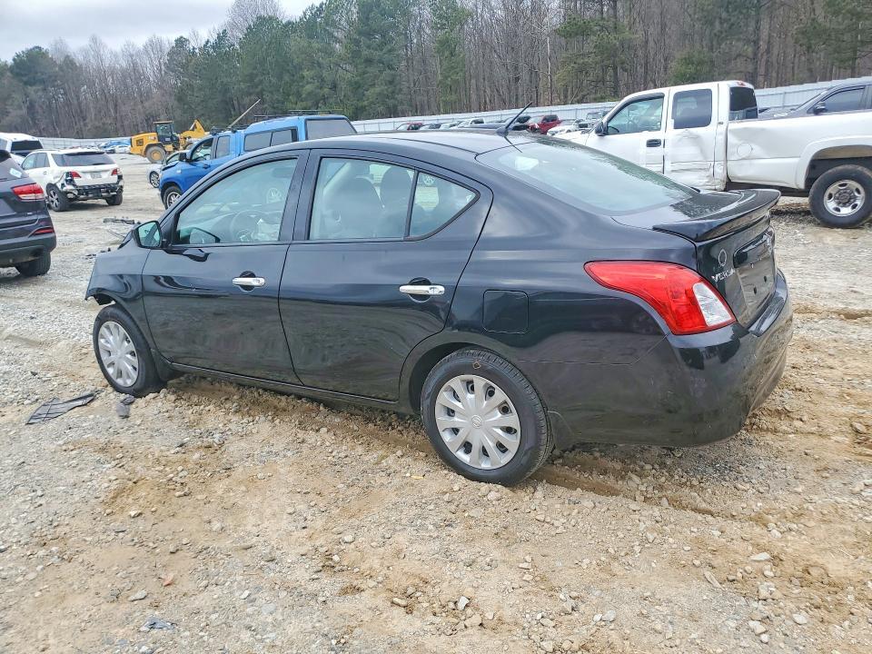 2018 Nissan Versa sv