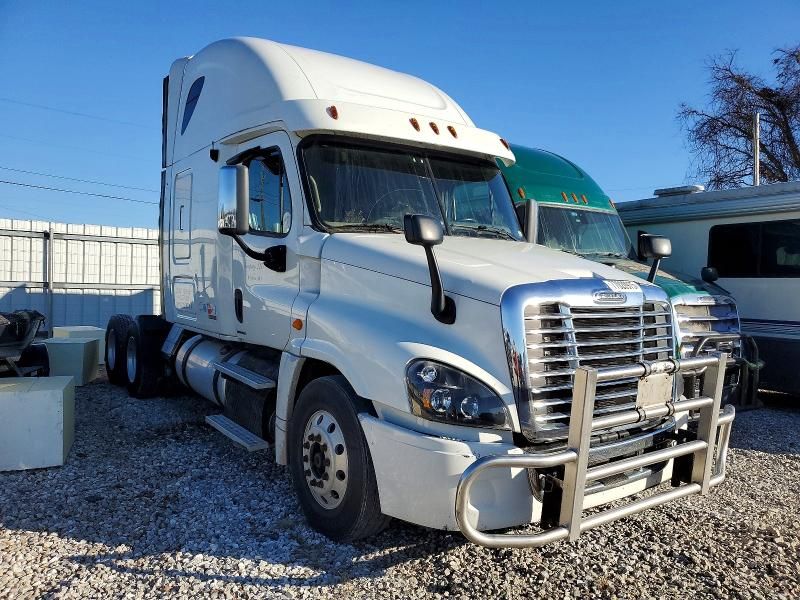 2013 Freightliner Cascadia Semi Truck