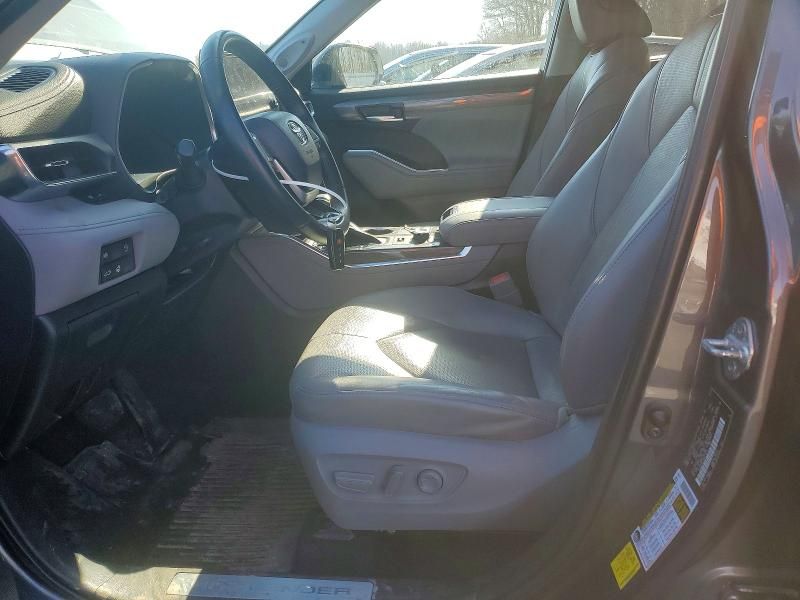 2023 Toyota Highlander l