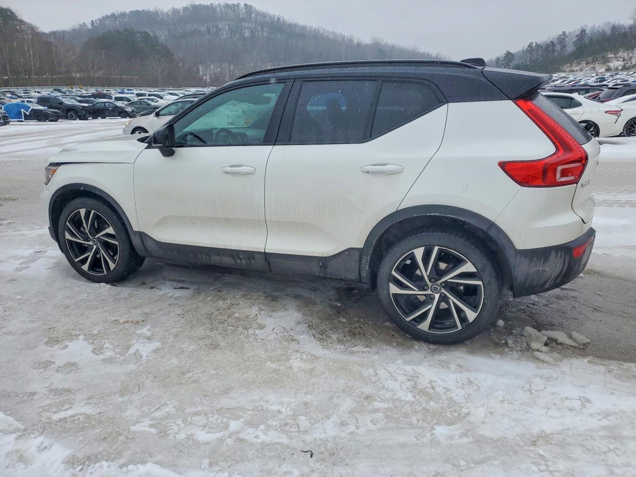 2021 Volvo Xc40 T5 R-design