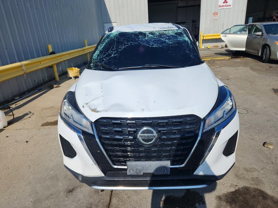 2021 Nissan Kicks s