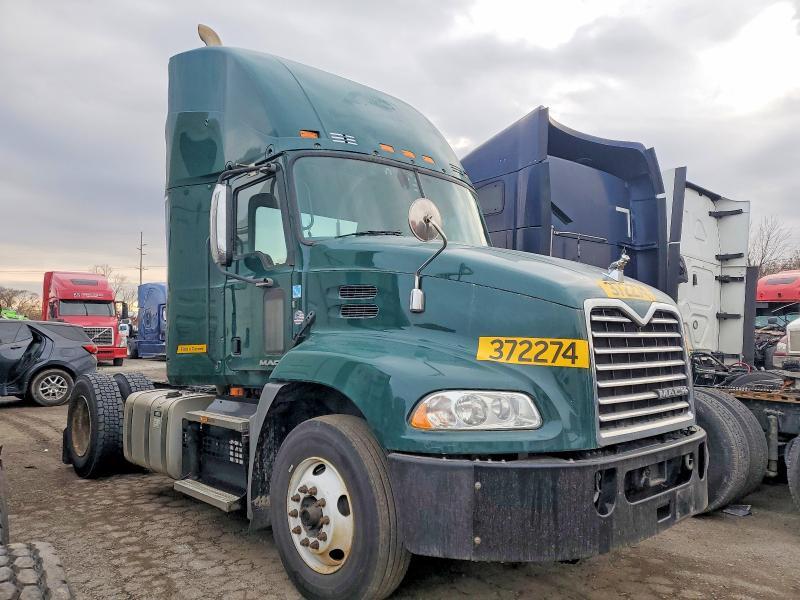 2018 Mack CXU613 Semi Truck